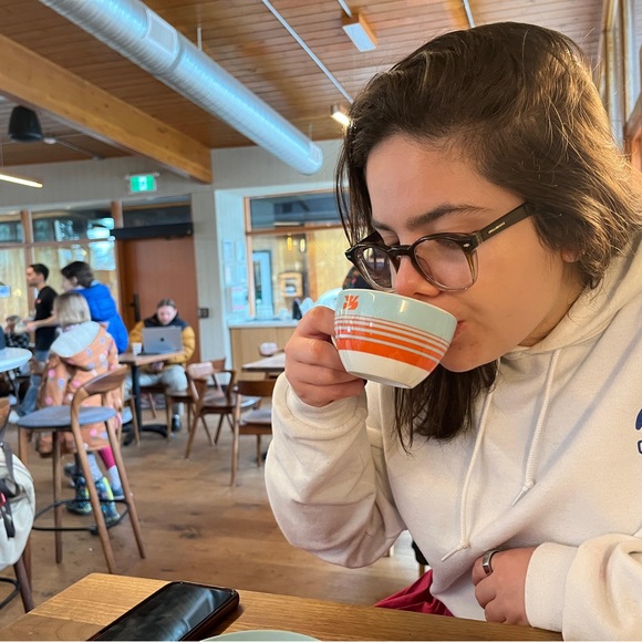 Meet your Posher, Heloisa - Picture 1 of 1